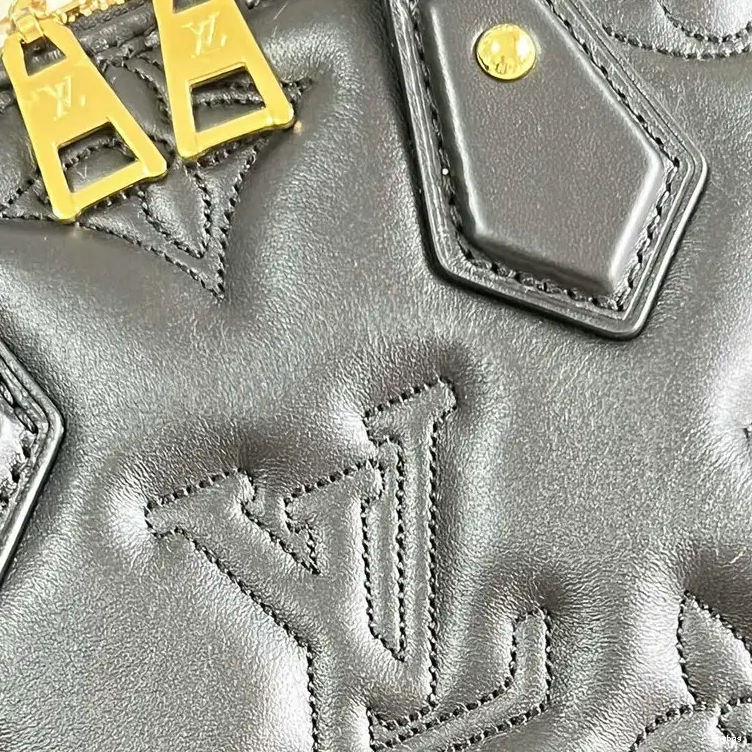 LV Bag 2206YA0023 0505